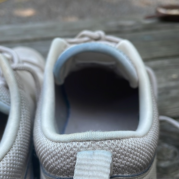 Nike Womens rose gold/champagne athletic shoe - Picture 6 of 7